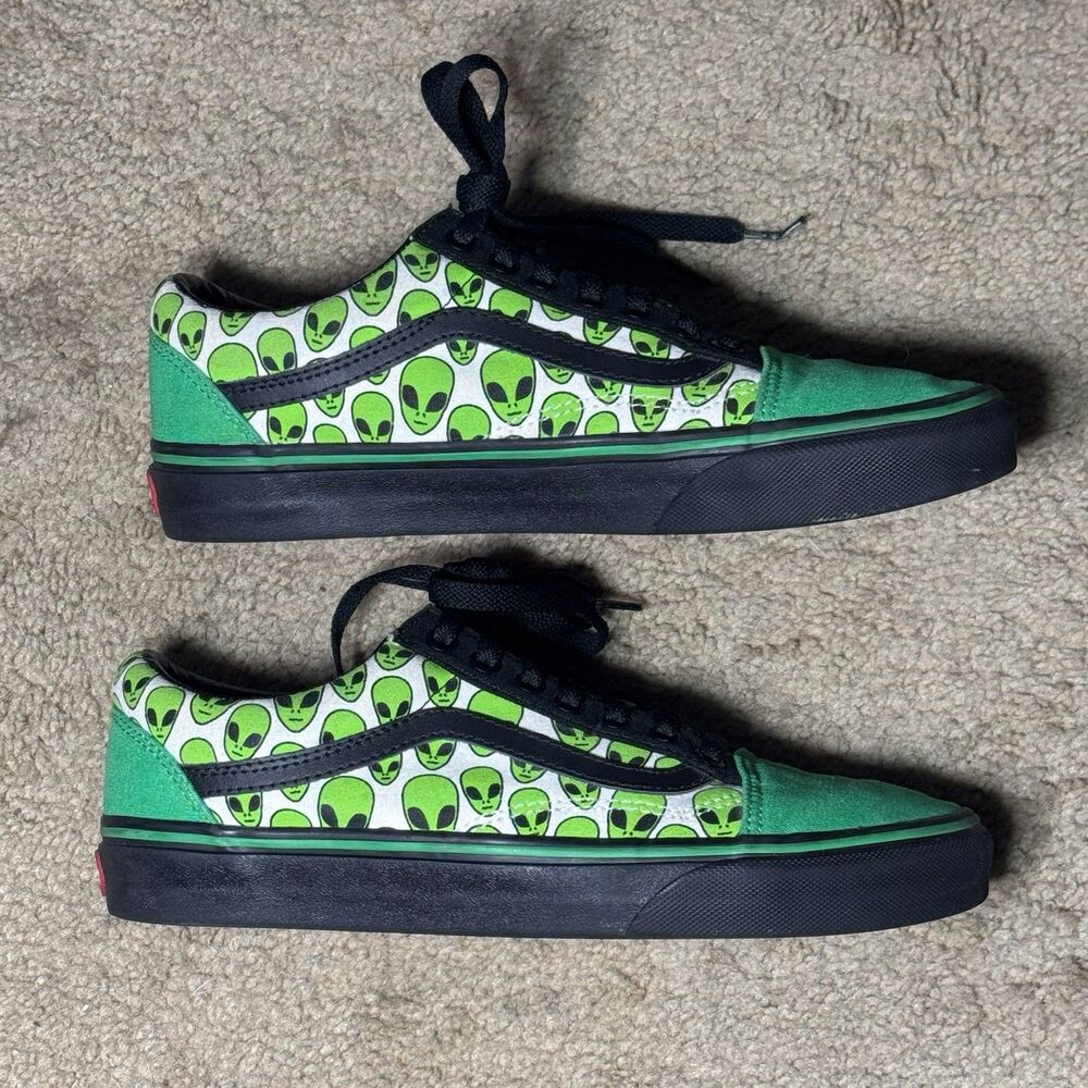 VANS Custom Alien Sneakers Skate Shoes Men’s 7.5 Women’s 9